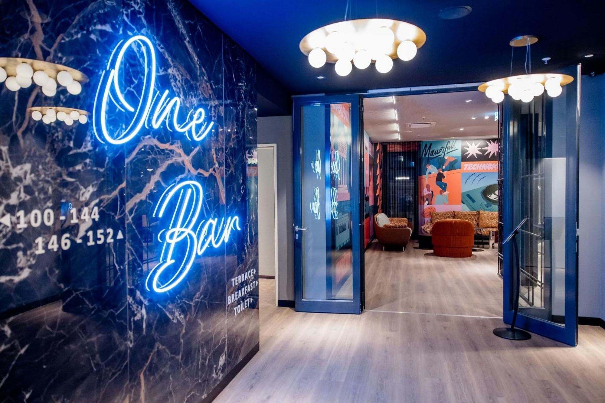 Motel One Berlin-Potsdamer Platz — Photos 1